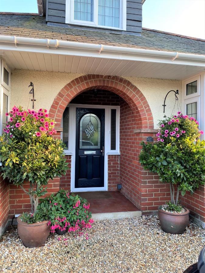 En-Suite Nook Near Forest & Sea, Super Value With Fridge, Microwave And Tv Lymington Exterior photo
