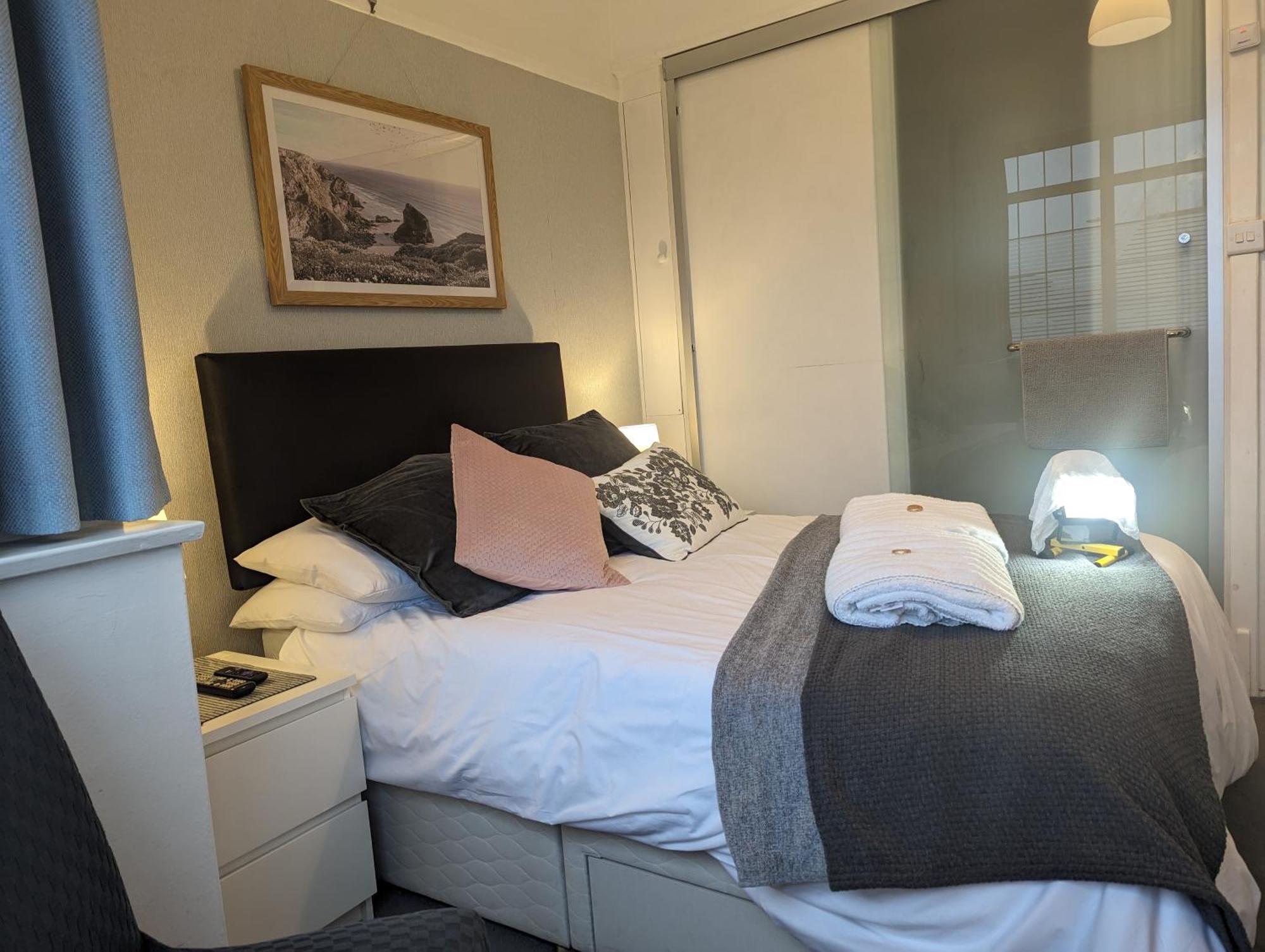 En-Suite Nook Near Forest & Sea, Super Value With Fridge, Microwave And Tv Lymington Exterior photo